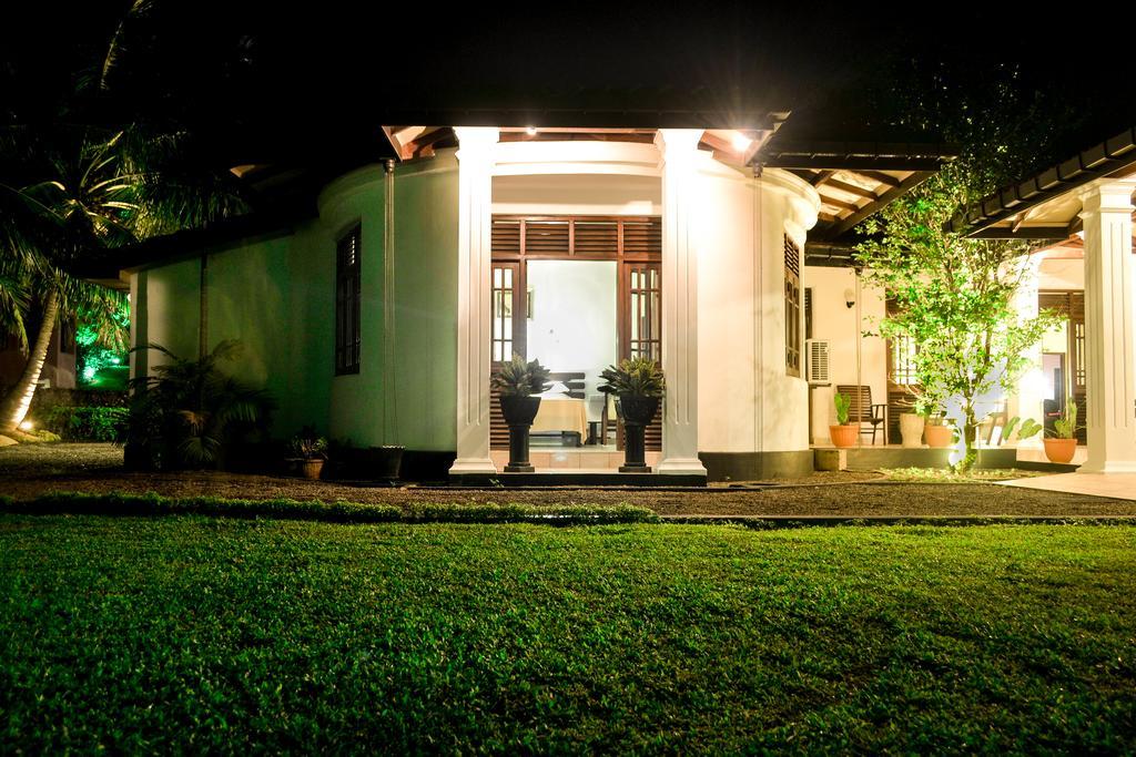 Camellia Dwelling Bed & Breakfast Hikkaduwa Exterior foto